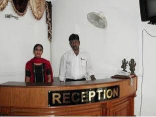 Hotel Neelkanth Λάκναου Εξωτερικό φωτογραφία